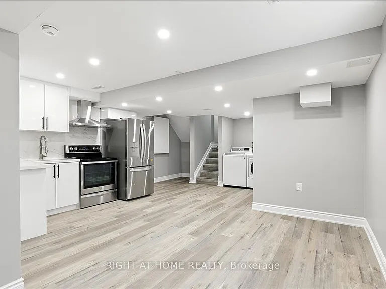 1 Lorilee Cres — Photo 6