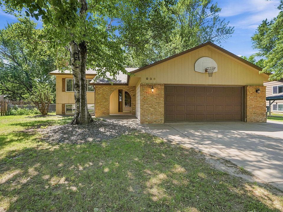 1st image of 936 97th Ln NE