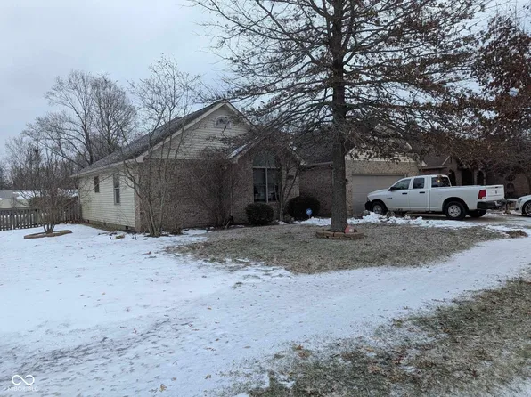 8280 Crimson Ct, Terre Haute, IN 47802