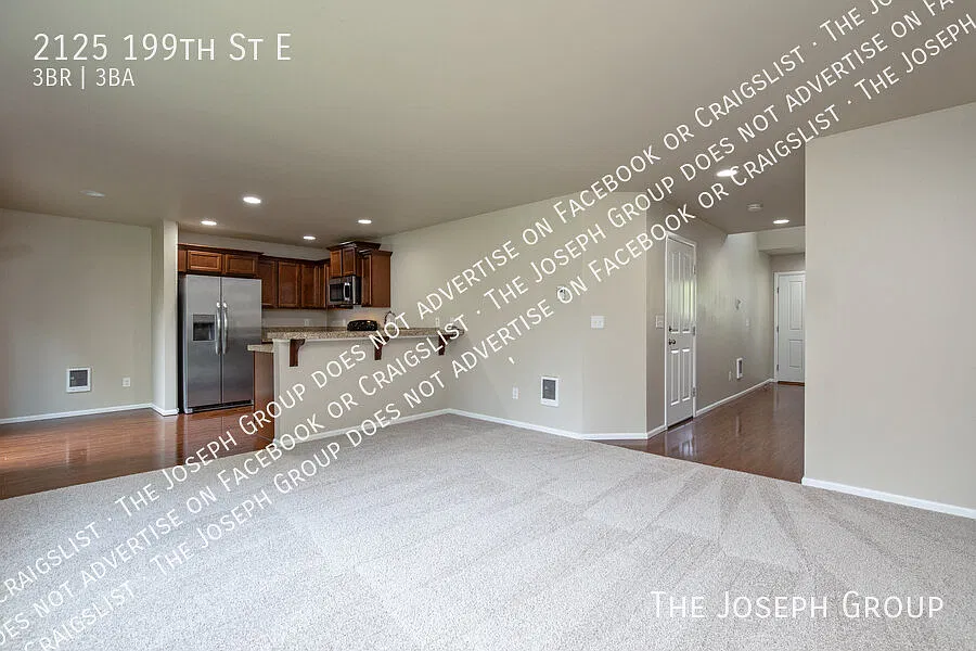 Spacious 3-Bedroom Retreat in Spanaway — Photo 2