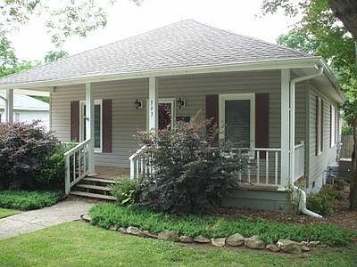 1st image of 393 Woodlawn St