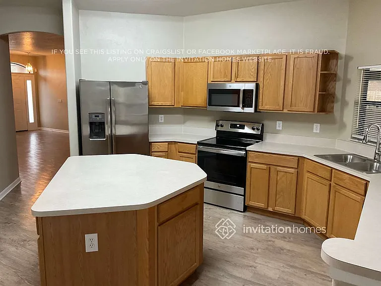 412 Commodore Ave NW — Photo 5