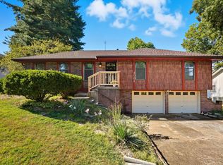 1001 SW 18th St, Blue Springs, MO 64015