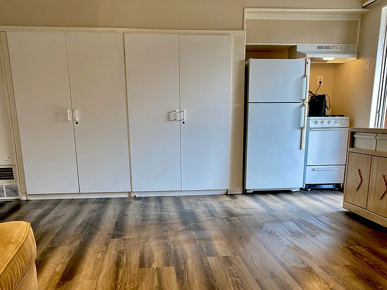 159 S Vermont Ave — Photo 4