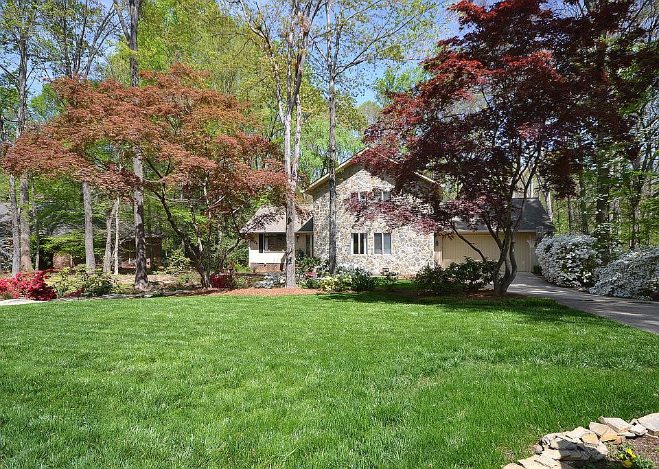 1st image of 2810 Lake Forest Dr