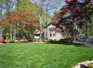 2810 Lake Forest Dr, Greensboro, NC 27408