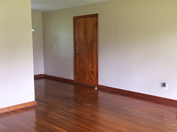 3rd image of 416 Eastview Dr