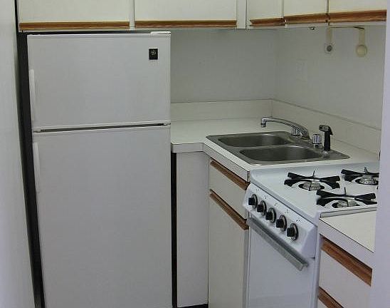 3rd image of 3727 N Pine Grove Ave APT 402