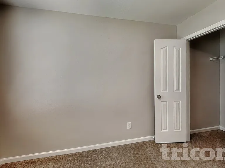 1129 Hawick Dr — Photo 12
