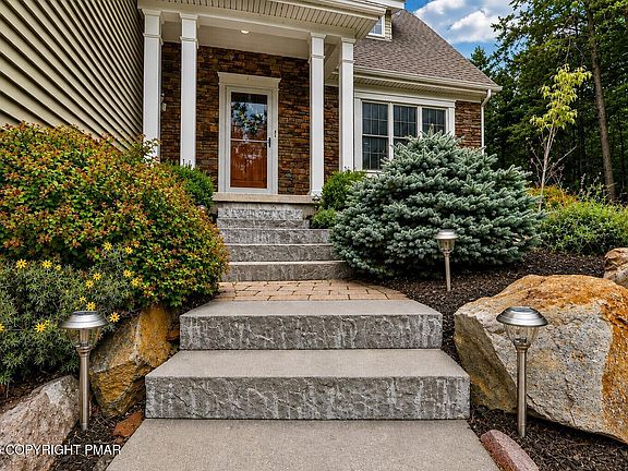 5th image of 126 Lexington Ln