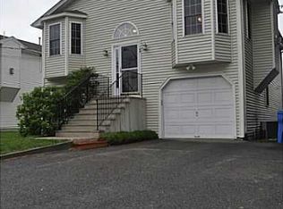 104 Hamilton St, Cumberland, RI 02864