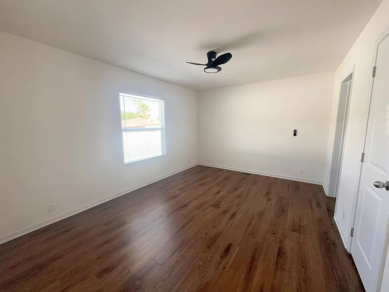 15356 Merrill Ave — Photo 12