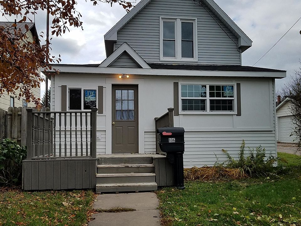 1st image of 814 Superior St