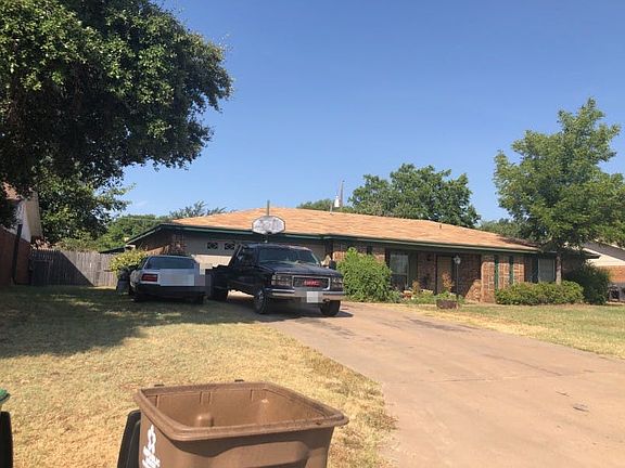 3rd image of 1725 N Van Buren St
