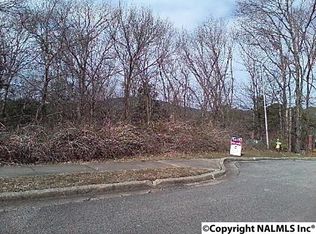 Carlisle Dr SE, Huntsville, AL 35803