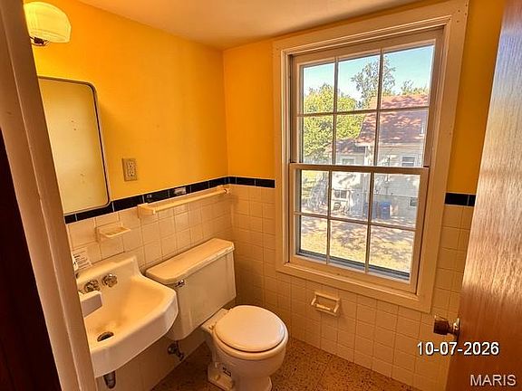 15th image of 9857 Lilac Dr