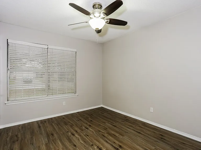 704 Stonebrooke Dr — Photo 13