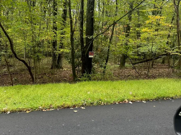 McMichaels Ct, Stroudsburg, PA 18360