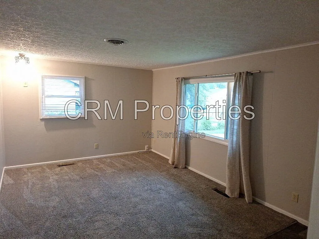 3 bed, 1.0 bath, 960 sqft, $1,200 — Photo 3