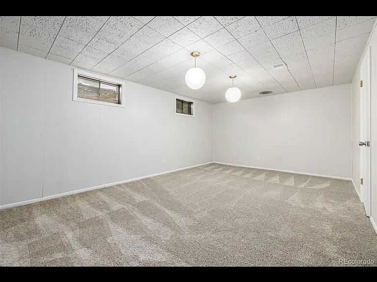 2732 S Grove St — Photo 18