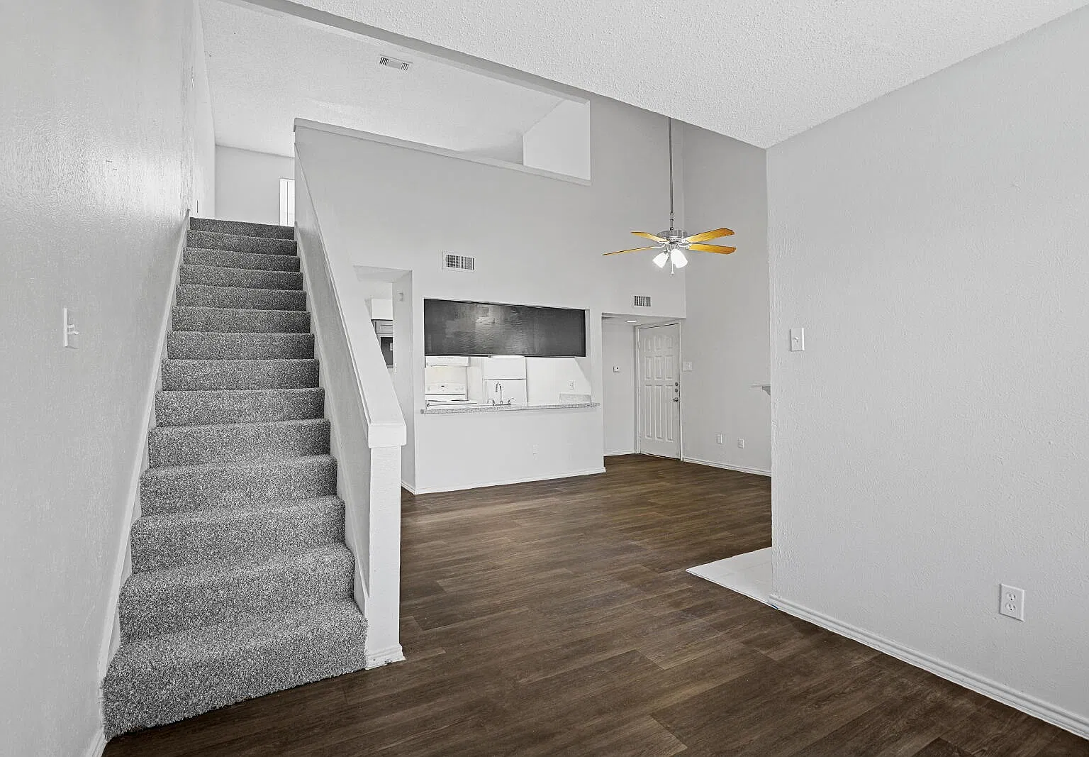 2 bed, 2.0 bath, 1059 sqft, $1,199 — Photo 4