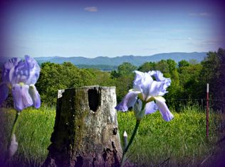 1737 Niles Rd, Dandridge, TN 37725