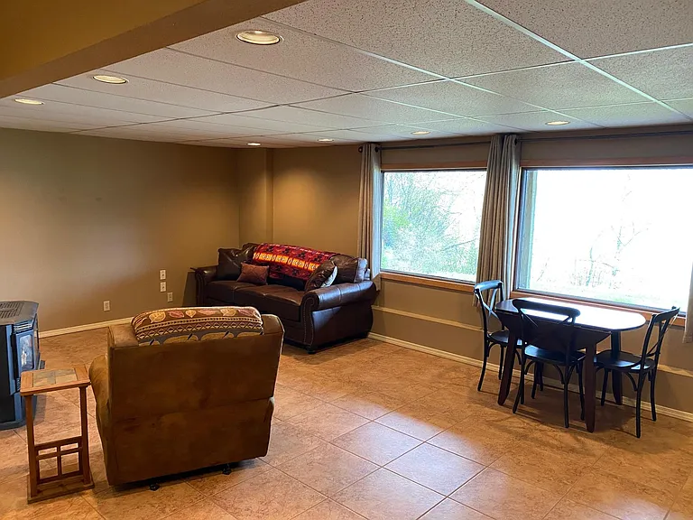 540 Shoreline Dr — Photo 16