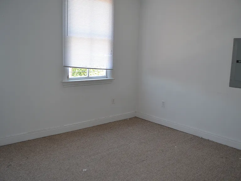 907 Bowe St #B — Photo 8