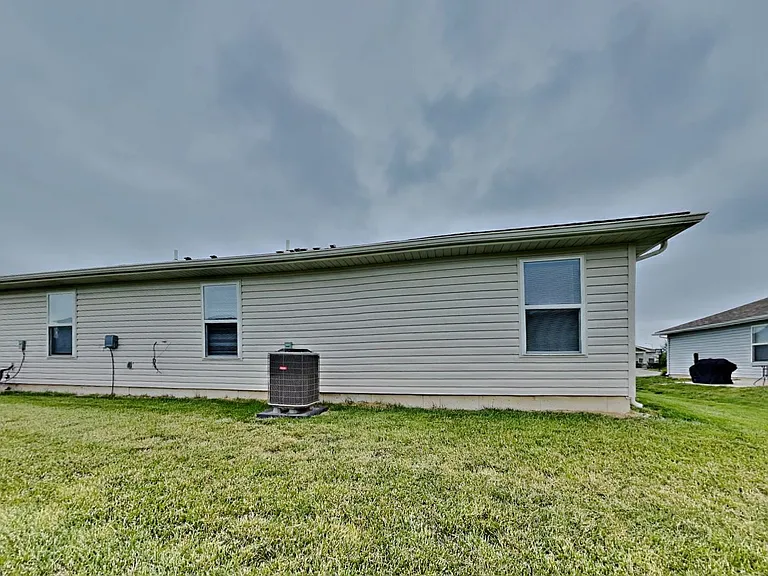 203 Lily St — Photo 26