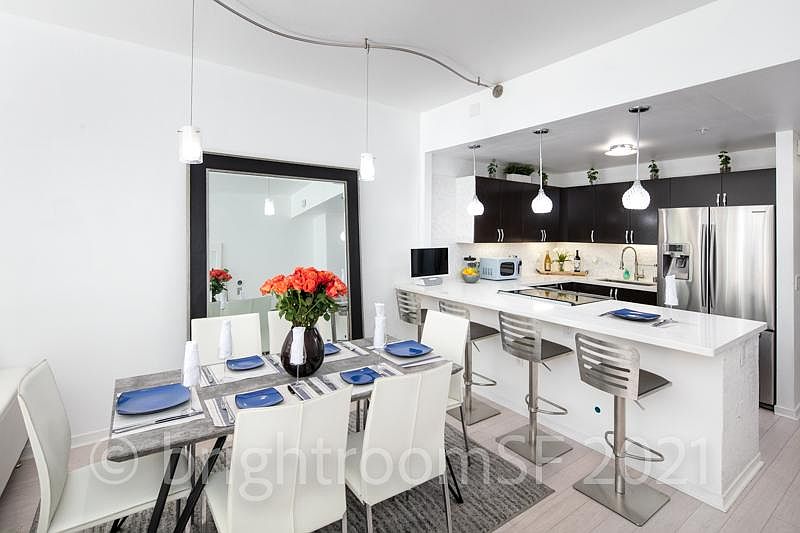 Open Kitchen and Dining Room: Great for Entertaining!