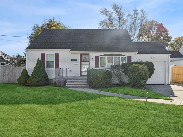 486 18th Street, West Babylon, NY 11704