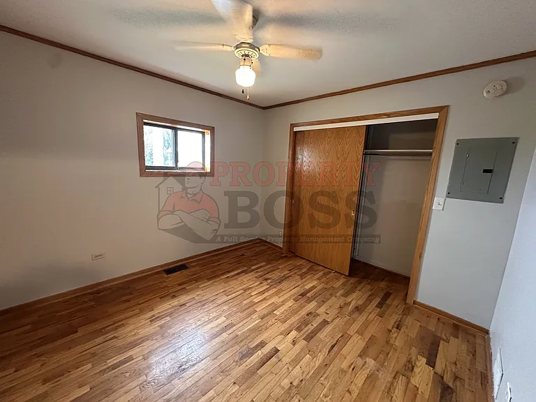 209 E Center St — Photo 7