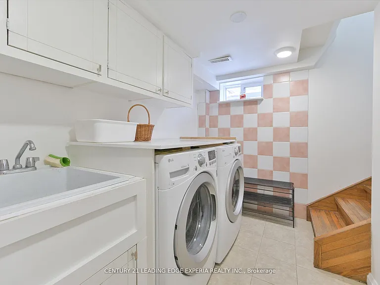 24 Torrens Ave #LOWER — Photo 2
