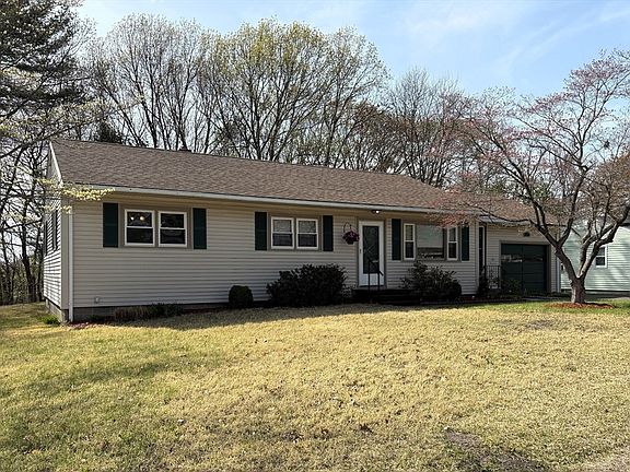 3rd image of 25 Glen Forest Ln
