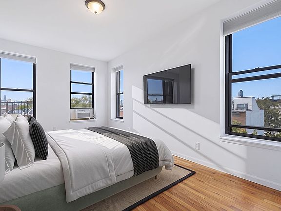 3rd image of 438 4th St APT 4A