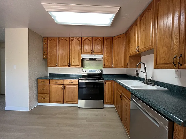 687 SE Barnes Ave — Photo 6