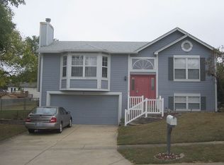1 Whispering Rock Ct, O'Fallon, MO 63366