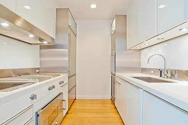 Rented by Siderow Residential Group | media 5