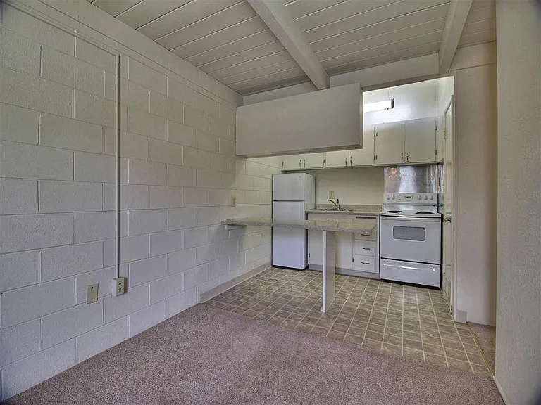 Park West Apartments — Photo 17