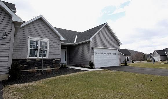 1st image of 402 Greystone Dr