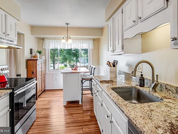 3rd image of 9253 Bayberry Ave
