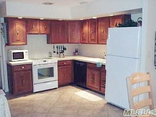 2nd image of 413 Clubhouse Ct