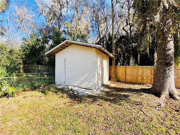 3rd image of 769 Greenway Pl