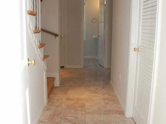 3rd image of 6817 Market Square Dr