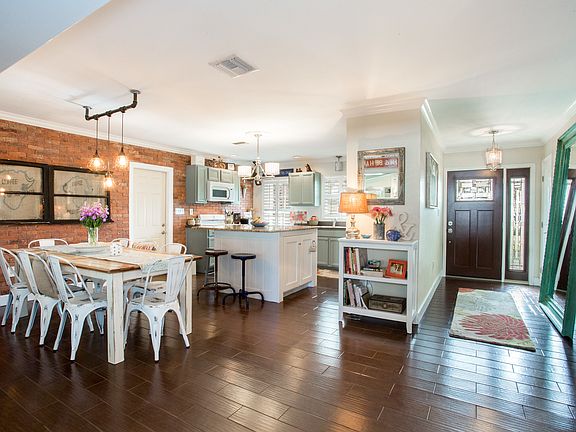 5th image of 3642 Bayshore Blvd NE