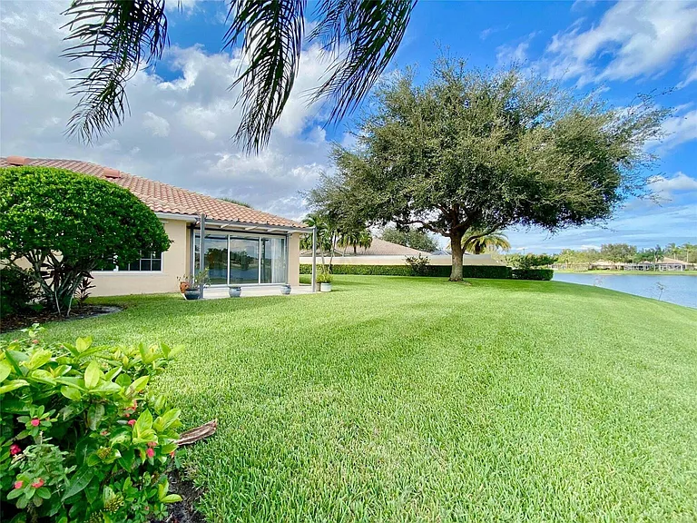 8270 Eleuthera Ln — Photo 25