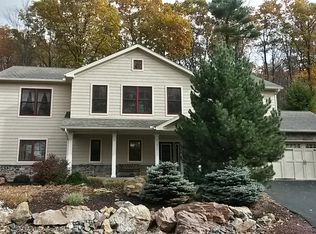 410 Longview Dr, Lake Harmony, PA 18624