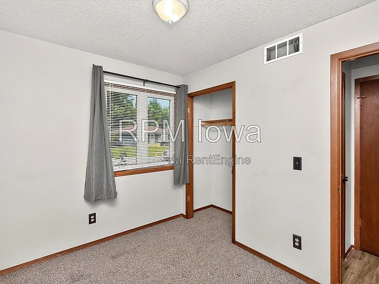 1614 NW Applewood St — Photo 17