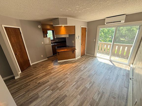 2nd image of 616 S 6th St #E-2