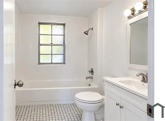 2 bed, 935 sqft, $2,160 — Photo 2